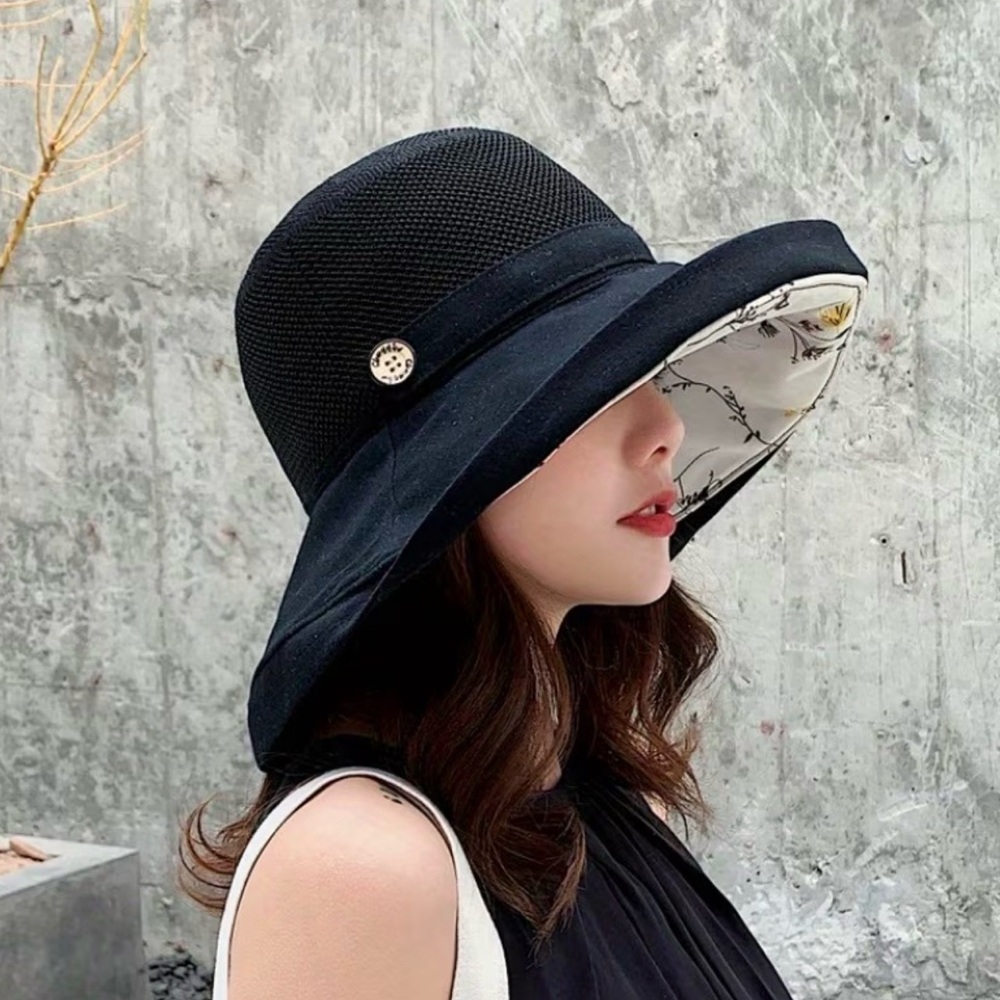 Chic Black Floral-Lined Women's Hat
